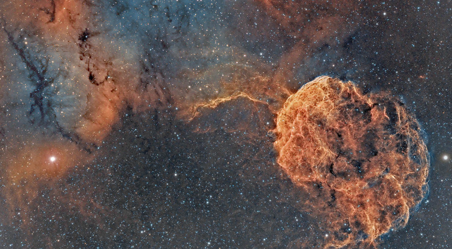 IC443_bicolour-feature