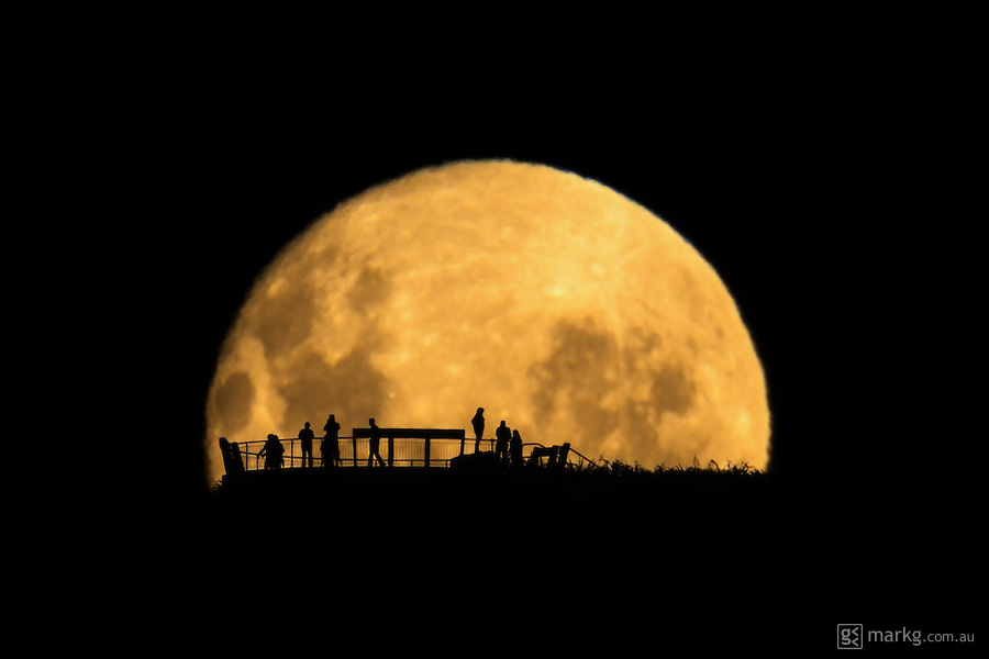 Mark Gee moon silhouettes