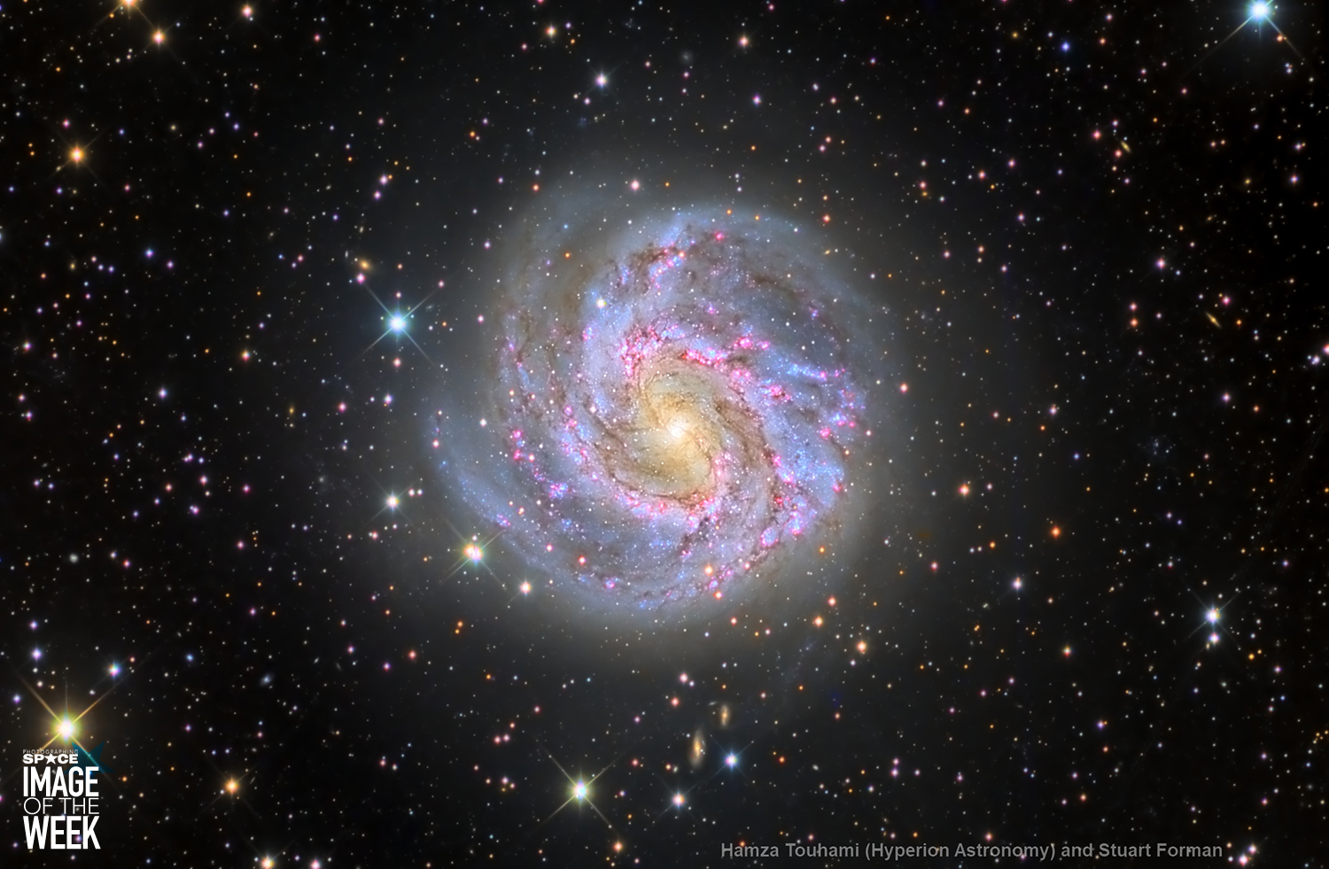M83-web